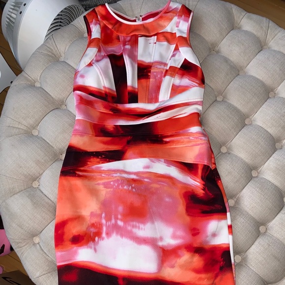 Dresses - Picture 3 of 8